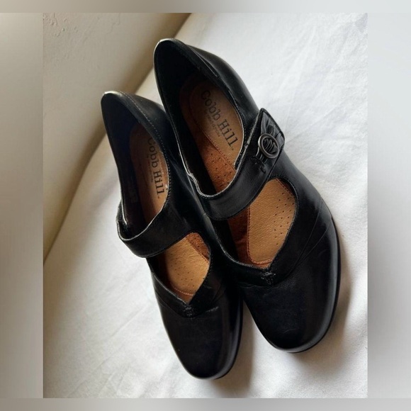 Cobb Hill Salma Mary Jane Pump in Black Leather. Size 8 - Picture 7 of 8